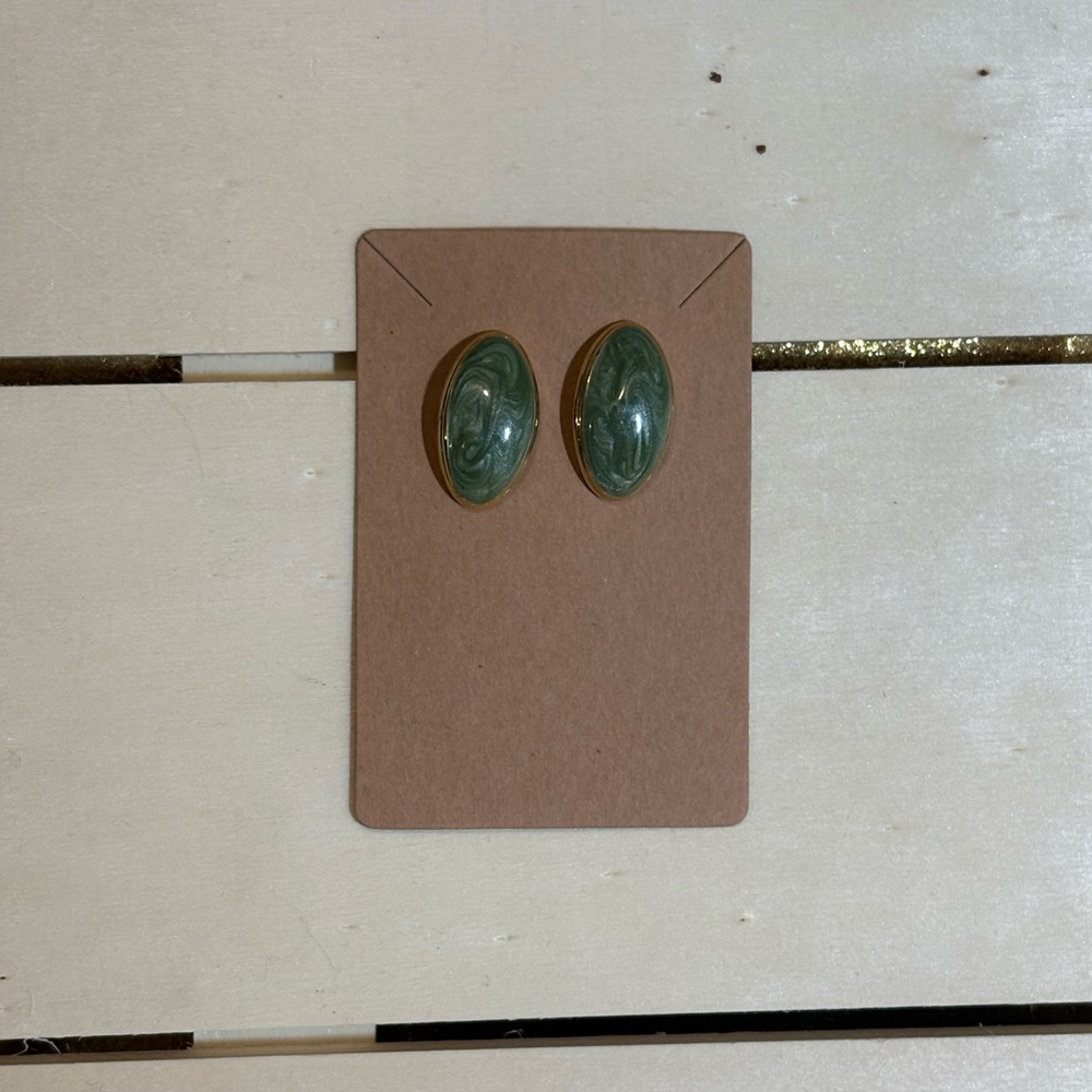 Vintage Enameled green and gold tone post earrings. - Picture 2 of 3